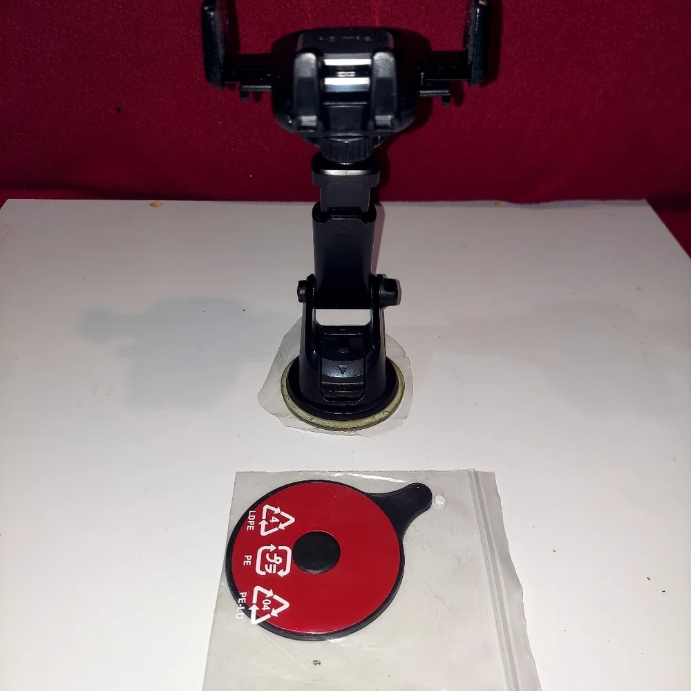 Nwot Iottie Easy Touch 4 Dashboard & Windshield Mounted Cellphone Holder